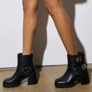 Azalea Wang Chunky Moto Booties Size 7 Squared Toe Buckle Scooter Mid Shaft